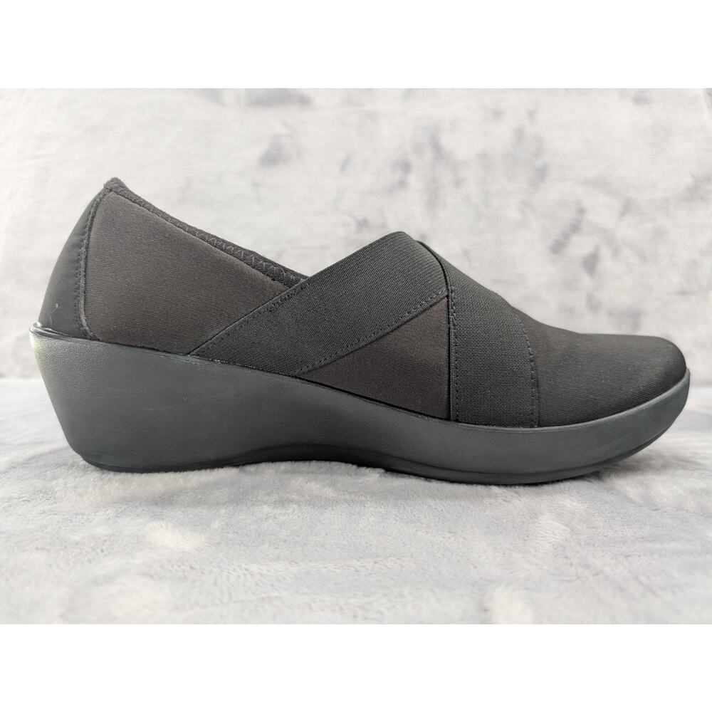 Crocs - Dual comfort 2 inch heel busy day wedge slip on size w9 black